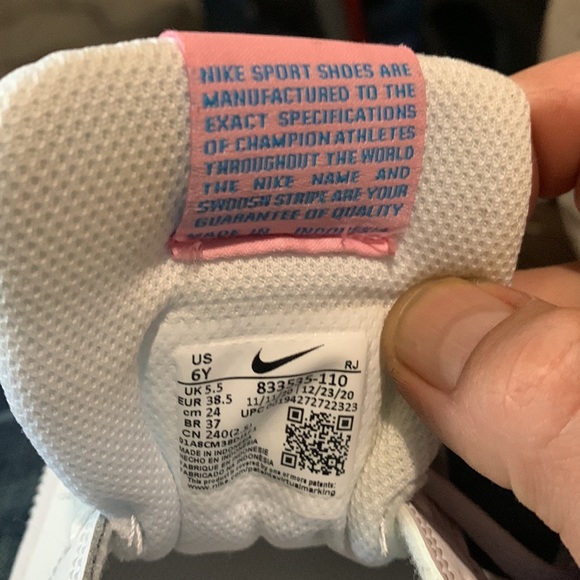 Nike youth size 6Y shoe - Picture 5 of 5